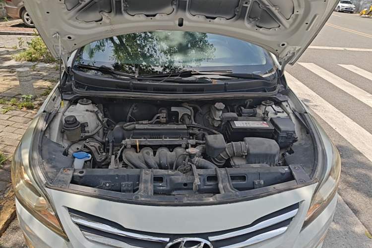 Used Hyundai Verna (older generation) 2014 1.4L Manual Smart GLS Trim Engine Bay