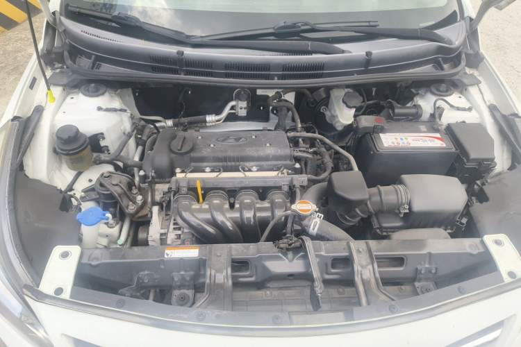 Used Hyundai Verna (older generation) 2014 1.4L Manual Smart GLS Trim Engine Bay
