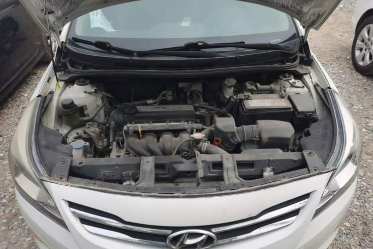 Used Hyundai Verna (older generation) 2014 1.4L Automatic Smart GLS Engine Bay
