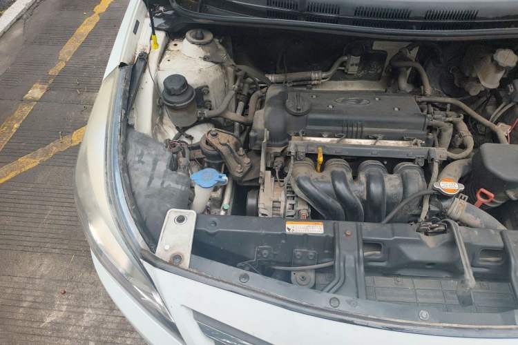 Used Hyundai Verna (older generation) 2014 1.4L Automatic Smart GLS Engine Bay Right