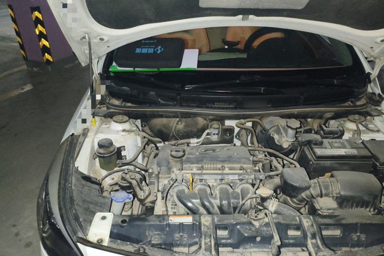 Used Hyundai Verna (older generation) 2014 1.4L Manual Smart GLS Trim Engine Bay Right
