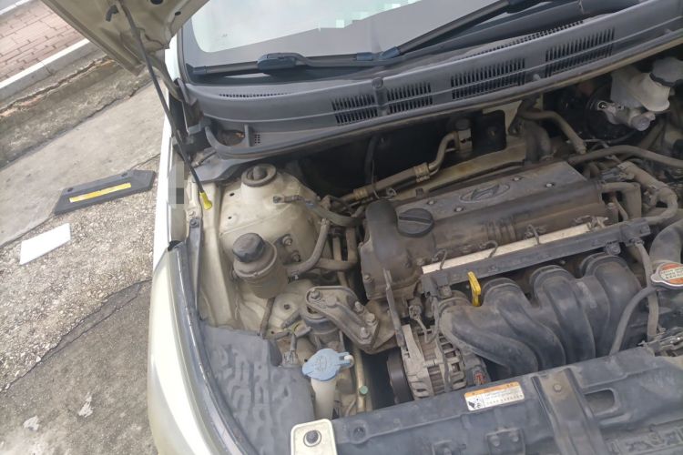 Used Hyundai Verna (older generation) 2014 1.4L Manual Smart GLS Trim Engine Bay Right