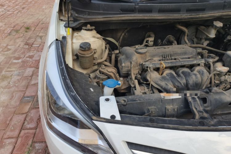 Used Hyundai Verna (older generation) 2014 1.4L Automatic Fashion GS Model Engine Bay Right