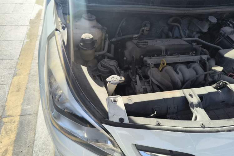 Used Hyundai Verna (older generation) 2014 1.4L Automatic Smart GLS Engine Bay Right