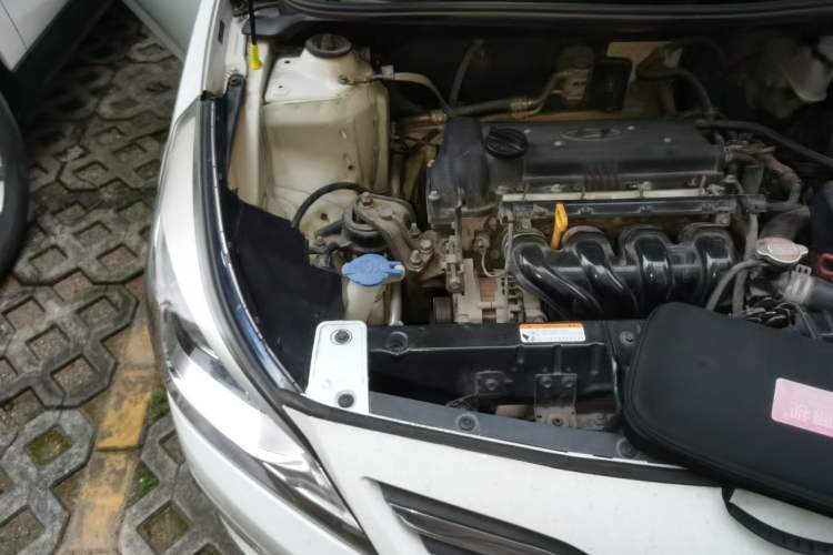 Used Hyundai Verna (older generation) 2014 1.4L Automatic Smart GLS Engine Bay Right