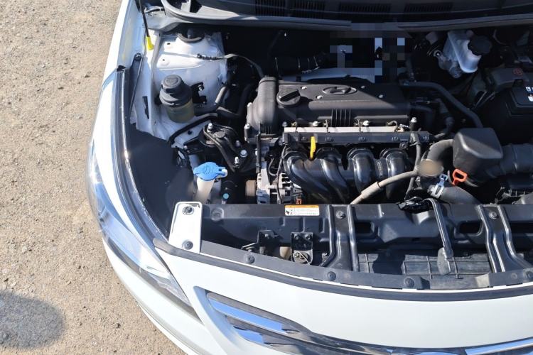 Used Hyundai Verna (older generation) 2014 1.4L Automatic Smart GLS Engine Bay Right