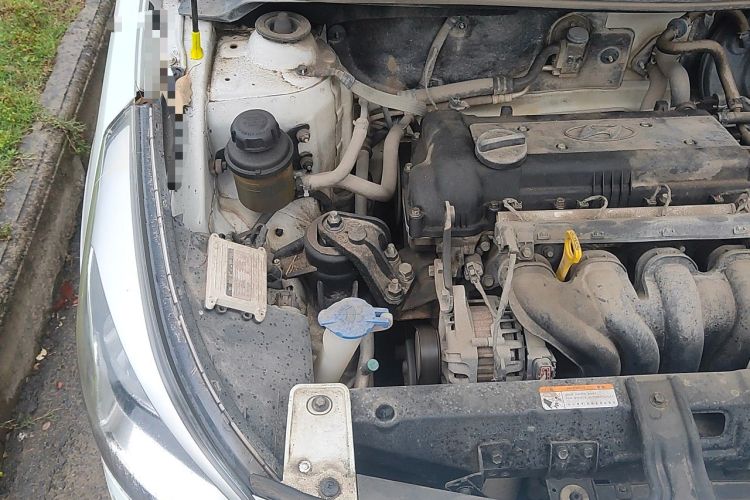 Used Hyundai Verna (older generation) 2014 1.4L Manual Fashion GS Model Engine Bay Right