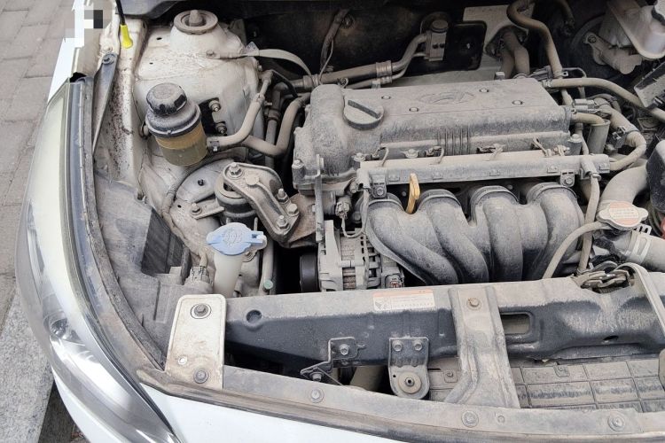 Used Hyundai Verna (older generation) 2014 1.4L Automatic Leading-Edge GLX Engine Bay Right