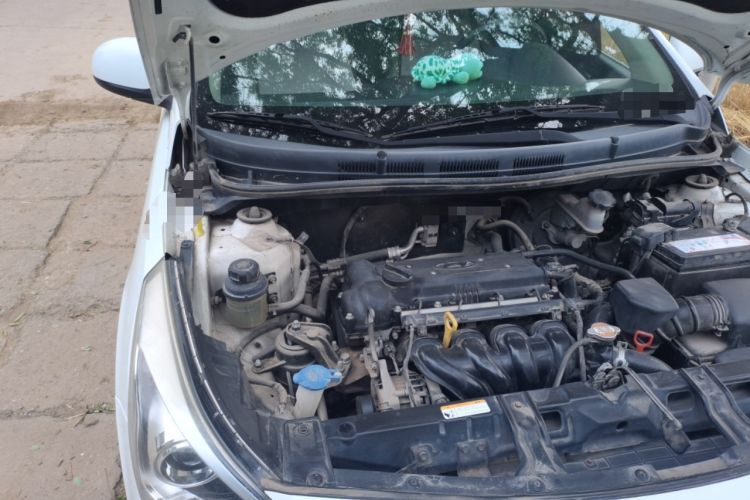 Used Hyundai Verna (older generation) 2014 1.4L Automatic Leading-Edge GLX Engine Bay Right