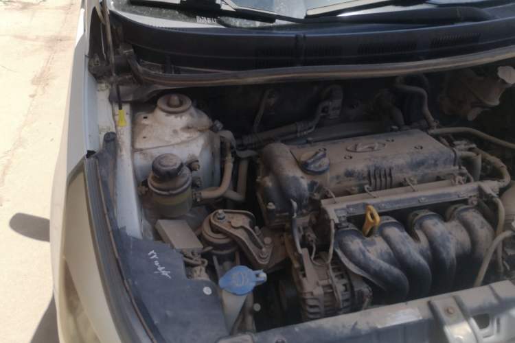 Used Hyundai Verna (older generation) 2014 1.4L Manual Smart GLS Trim Engine Bay Right