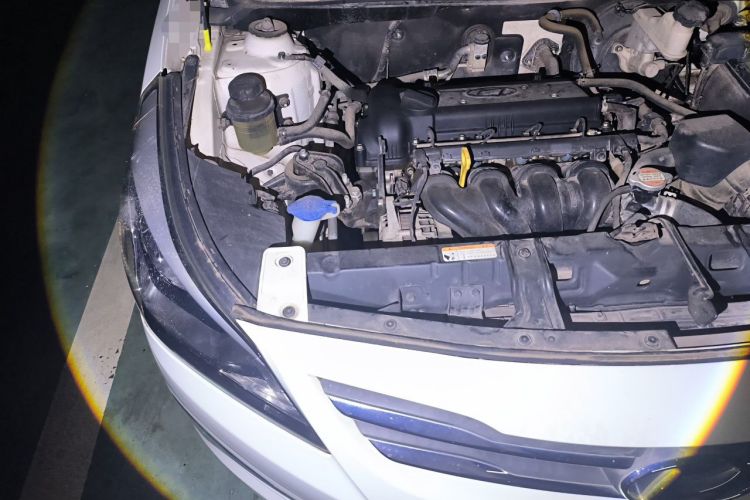 Used Hyundai Verna (older generation) 2014 1.4L Manual Smart GLS Trim Engine Bay Right