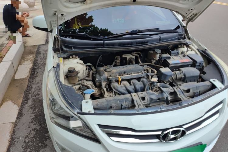 Used Hyundai Verna (older generation) 2014 1.4L Manual Smart GLS Trim Engine Bay Right