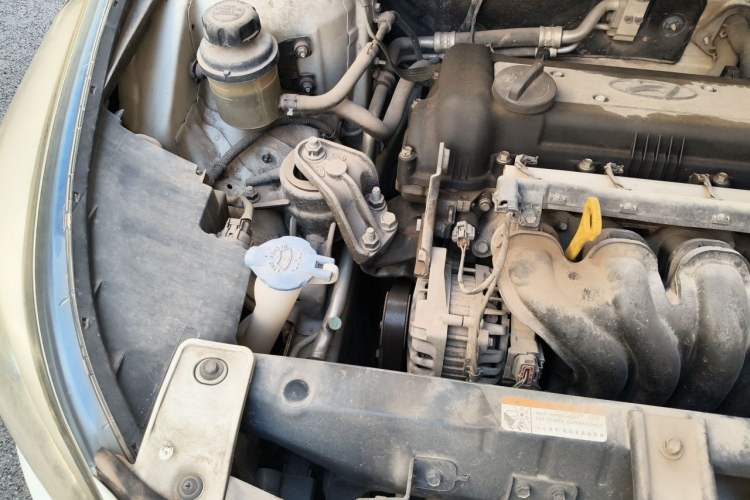 Used Hyundai Verna (older generation) 2014 1.4L Automatic Smart GLS Engine Bay Right