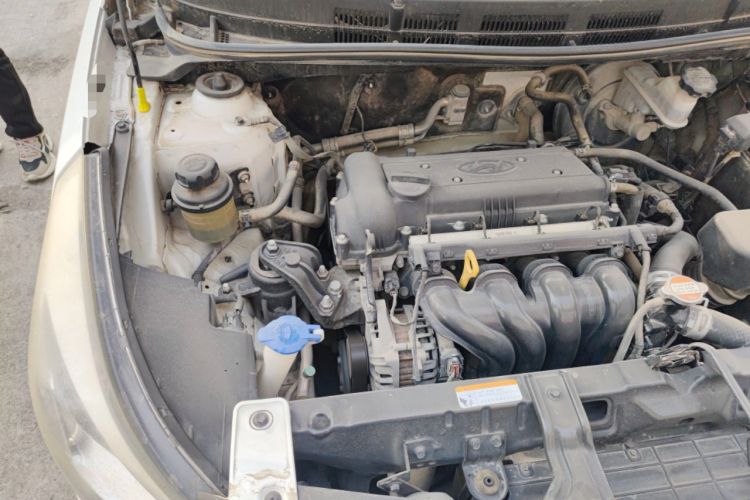 Used Hyundai Verna (older generation) 2014 1.4L Manual Smart GLS Trim Engine Bay Right