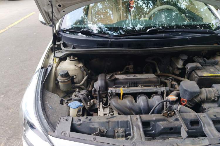 Used Hyundai Verna (older generation) 2014 1.4L Automatic Smart GLS Engine Bay Right