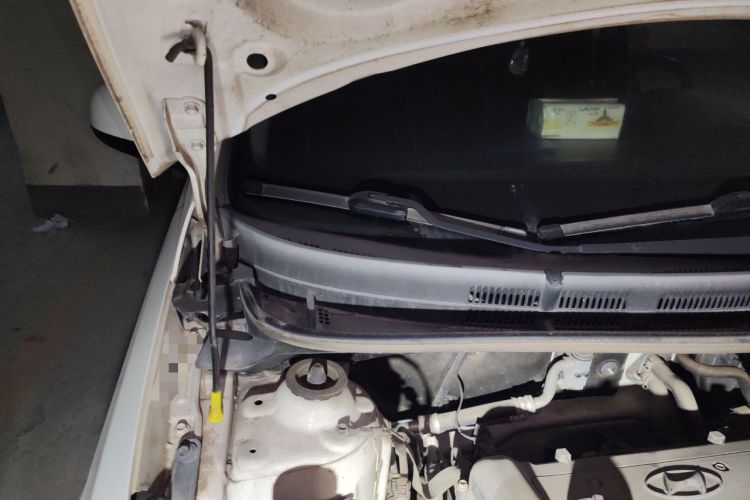 Used Hyundai Verna (older generation) 2014 1.4L Manual Smart GLS Trim Engine Bay Right