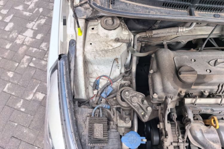 Used Hyundai Verna (older generation) 2014 1.4L Manual Smart GLS Trim Engine Bay Right