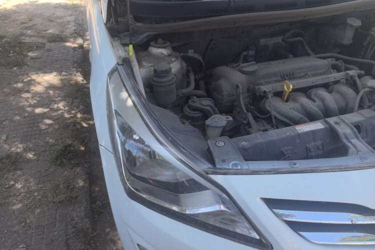 Used Hyundai Verna (older generation) 2014 1.4L Automatic Smart GLS Engine Bay Right