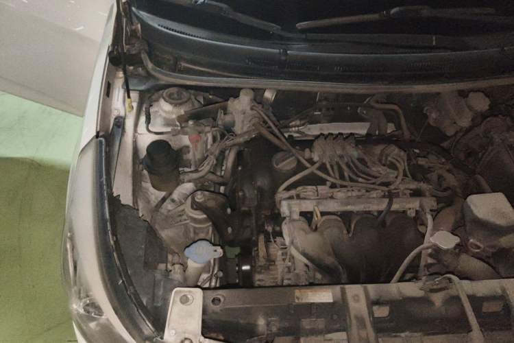 Used Hyundai Verna (older generation) 2014 1.4L Automatic Leading-Edge GLX Engine Bay Right