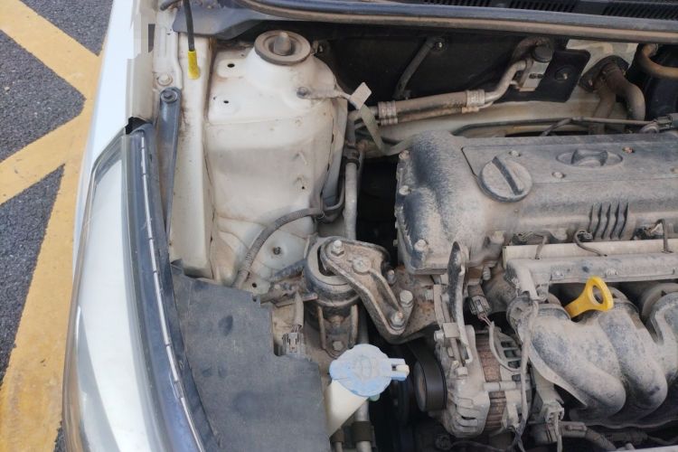 Used Hyundai Verna (older generation) 2014 1.4L Automatic Smart GLS Engine Bay Right