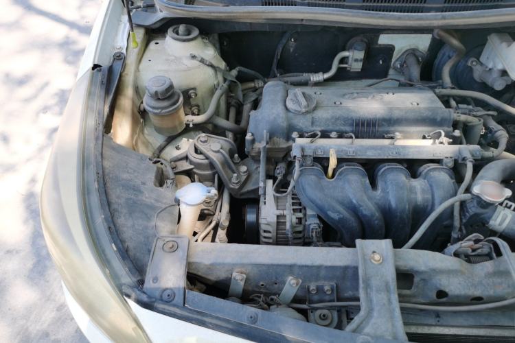 Used Hyundai Verna (older generation) 2014 1.4L Manual Fashion GS Model Engine Bay Right