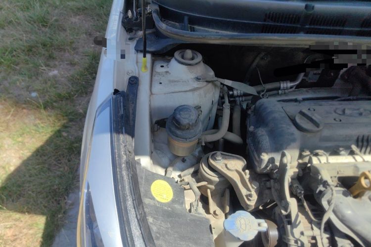 Used Hyundai Verna (older generation) 2014 1.4L Manual Smart GLS Trim Engine Bay Right