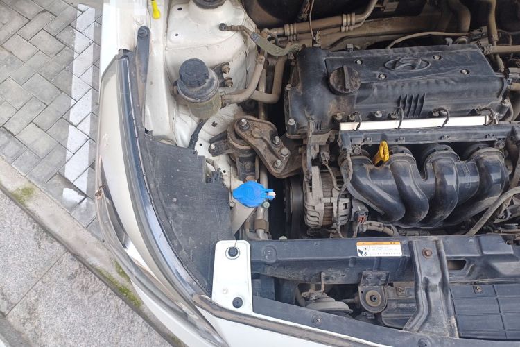 Used Hyundai Verna (older generation) 2014 1.4L Automatic Smart GLS Engine Bay Right