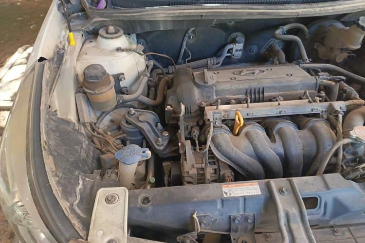 Used Hyundai Verna (older generation) 2014 1.4L Automatic Leading-Edge GLX Engine Bay Right