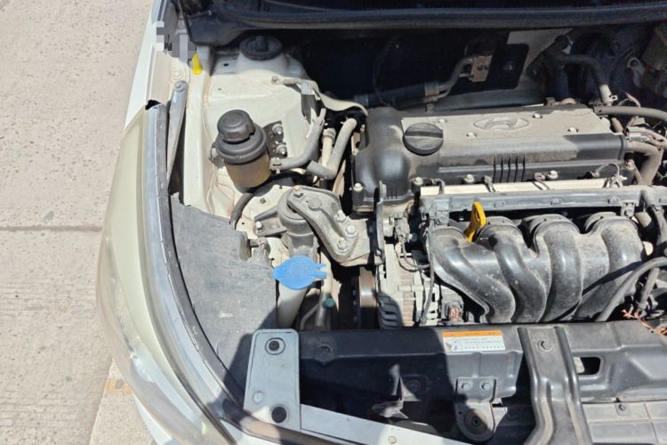 Used Hyundai Verna (older generation) 2014 1.4L Automatic Smart GLS Engine Bay Right