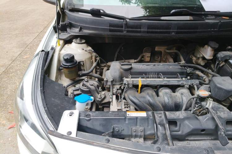 Used Hyundai Verna (older generation) 2014 1.4L Manual Smart GLS Trim Engine Bay Right