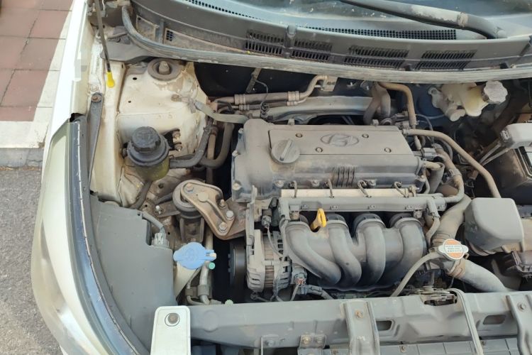 Used Hyundai Verna (older generation) 2014 1.4L Manual Smart GLS Trim Engine Bay Right