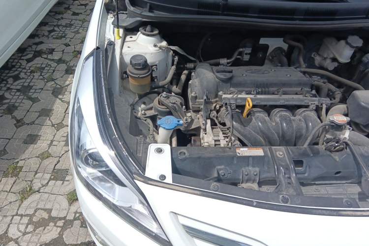 Used Hyundai Verna (older generation) 2014 1.4L Manual Top-Tier Model TOP Engine Bay Right
