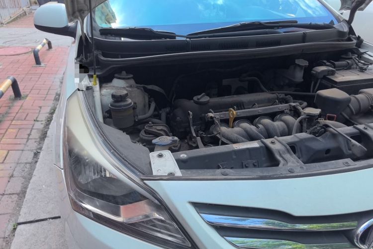 Used Hyundai Verna (older generation) 2014 1.4L Automatic Smart GLS Engine Bay Right