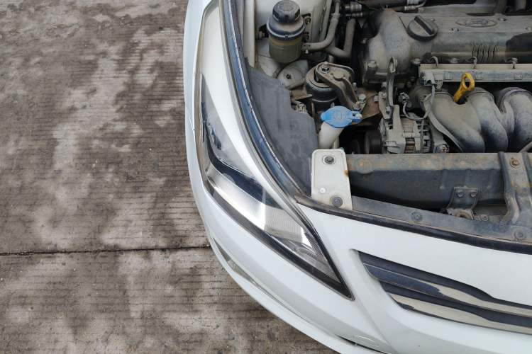 Used Hyundai Verna (older generation) 2014 1.4L Automatic Smart GLS Engine Bay Right
