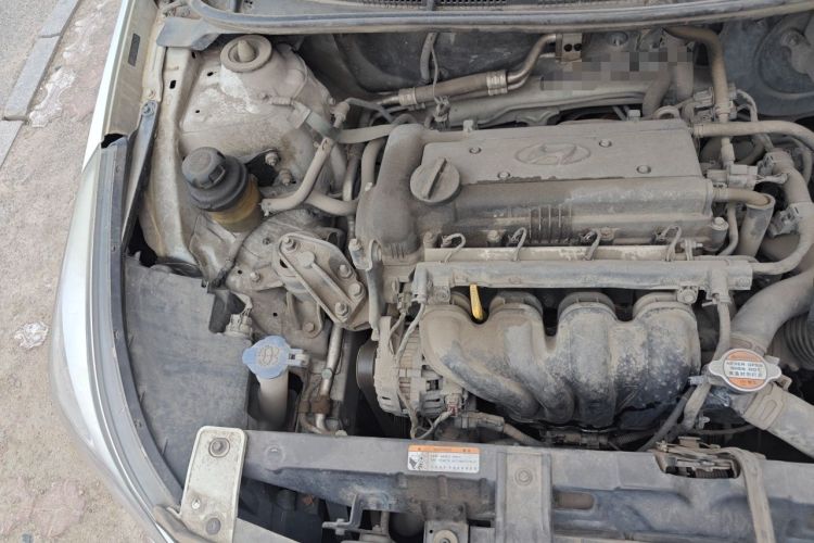 Used Hyundai Verna (older generation) 2014 1.4L Manual Smart GLS Trim Engine Bay Right