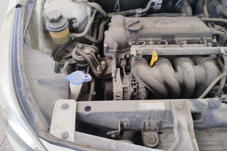 Used Hyundai Verna (older generation) 2014 1.4L Manual Smart GLS Trim Engine Bay Right