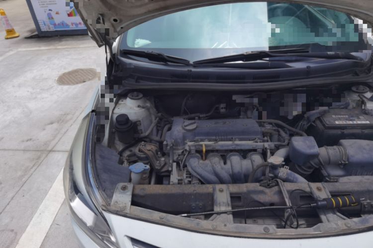 Used Hyundai Verna (older generation) 2014 1.4L Manual Smart GLS Trim Engine Bay Right