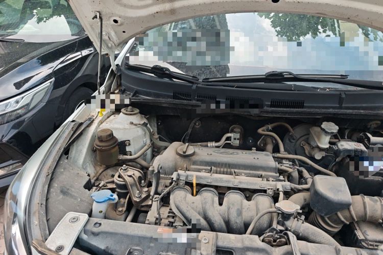Used Hyundai Verna (older generation) 2014 1.4L Manual Smart GLS Trim Engine Bay Right