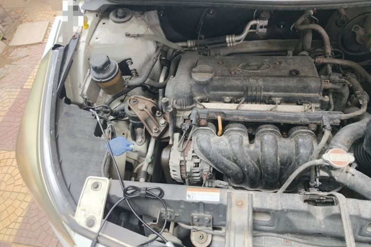 Used Hyundai Verna (older generation) 2014 1.4L Manual Smart GLS Trim Engine Bay Right