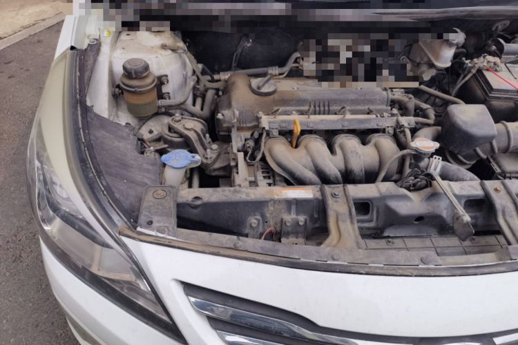 Used Hyundai Verna (older generation) 2014 1.4L Manual Smart GLS Trim Engine Bay Right