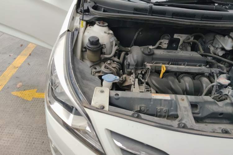 Used Hyundai Verna (older generation) 2014 1.4L Manual Smart GLS Trim Engine Bay Right