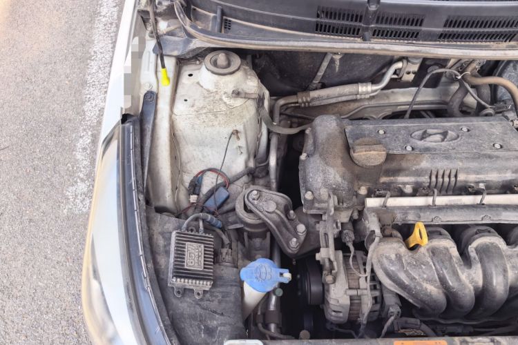 Used Hyundai Verna (older generation) 2014 1.4L Manual Smart GLS Trim Engine Bay Right