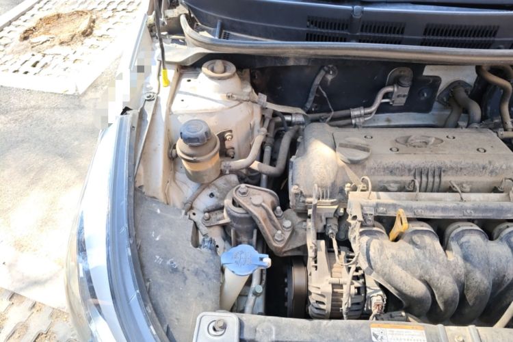 Used Hyundai Verna (older generation) 2014 1.4L Manual Smart GLS Trim Engine Bay Right