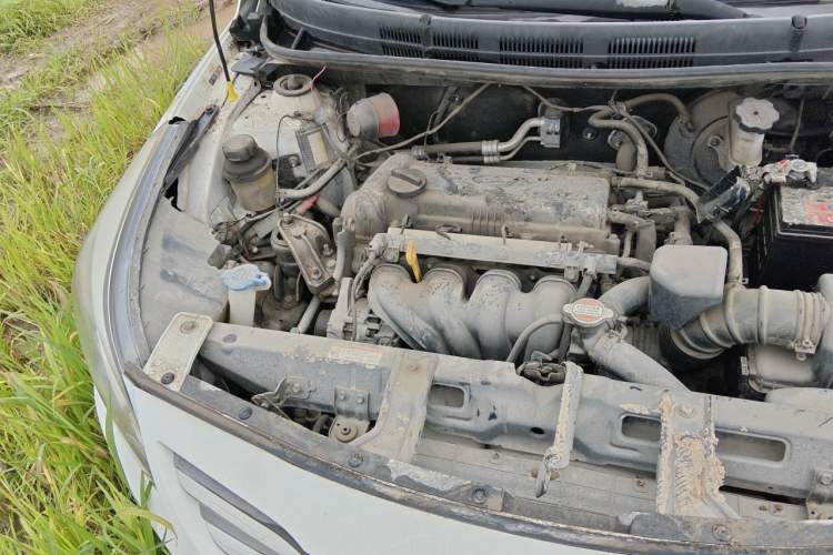 Used Hyundai Verna (older generation) 2014 1.4L Manual Fashion GS Model Engine Bay Right