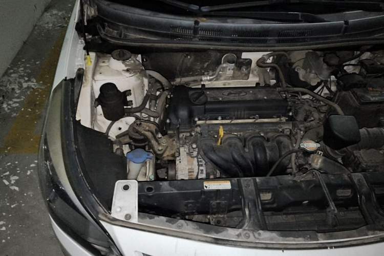 Used Hyundai Verna (older generation) 2014 1.4L Manual Smart GLS Trim Engine Bay Right