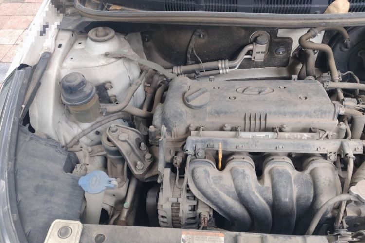 Used Hyundai Verna (older generation) 2014 1.4L Automatic Smart GLS Engine Bay Right