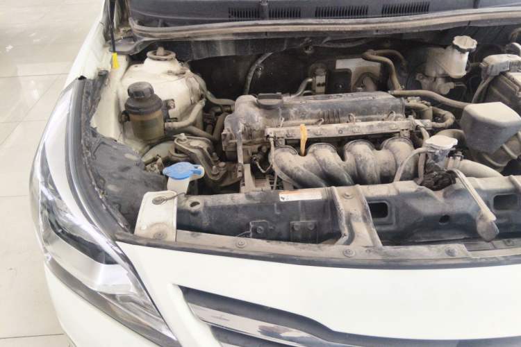 Used Hyundai Verna (older generation) 2014 1.4L Manual Smart GLS Trim Engine Bay Right