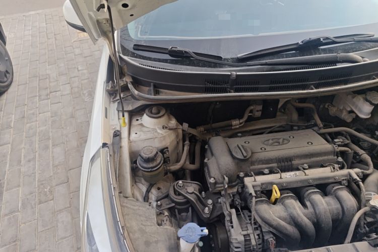 Used Hyundai Verna (older generation) 2014 1.4L Automatic Smart GLS Engine Bay Right