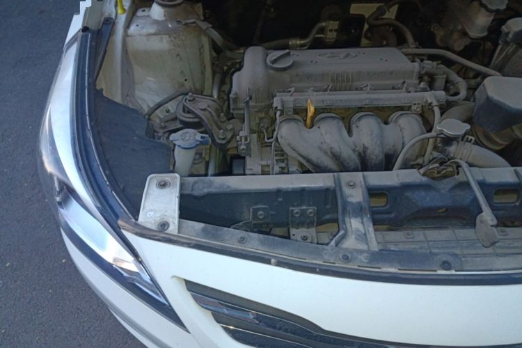 Used Hyundai Verna (older generation) 2014 1.4L Manual Smart GLS Trim Engine Bay Right