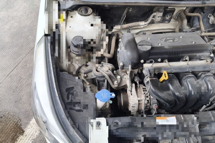 Used Hyundai Verna (older generation) 2014 1.4L Manual Smart GLS Trim Engine Bay Right